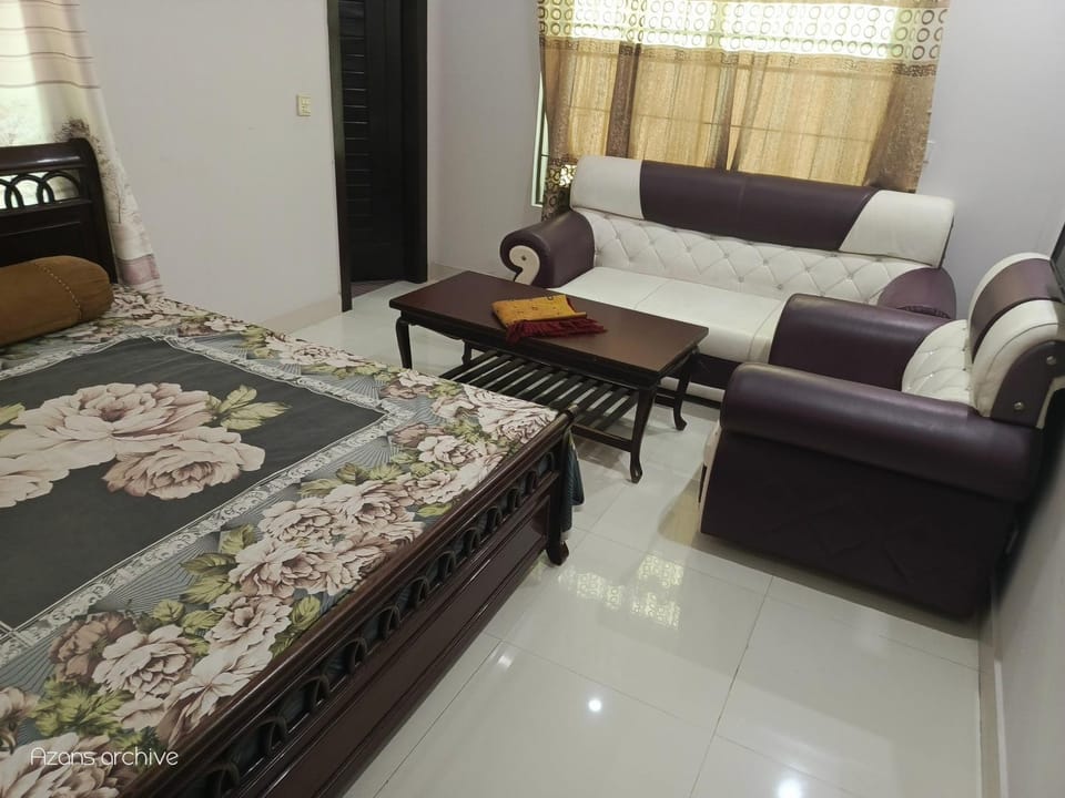 Single room for stay near to the market Vacation rental in Lahore