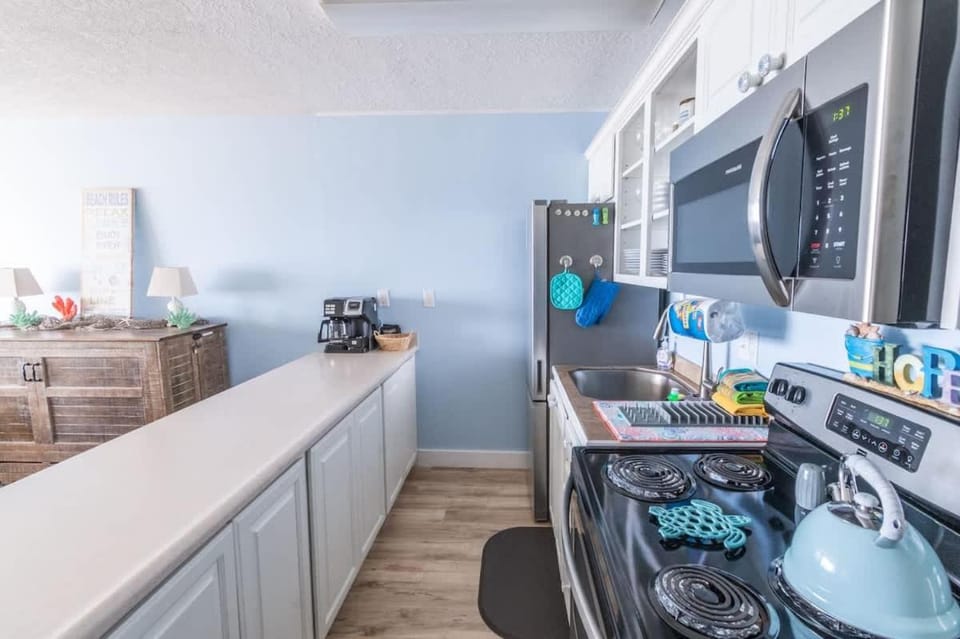 Beachfront Suite - Top Floor - Pool and Sauna - Sleeps 4 House in Lincoln City