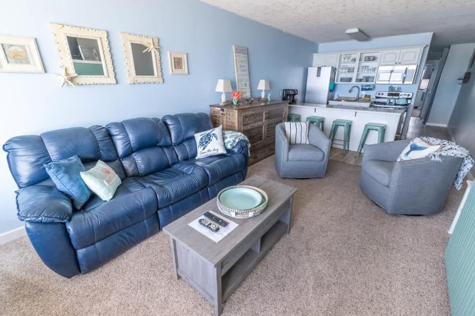 Beachfront Suite - Top Floor - Pool and Sauna - Sleeps 4 House in Lincoln City