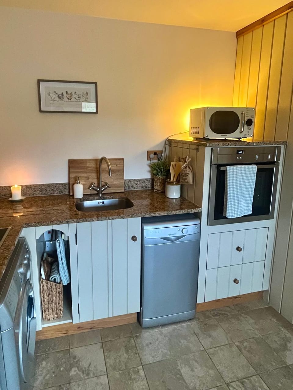 Coffee/tea facilities, Kitchen or kitchenette, dishwasher, oven, stove, toaster, washing machine