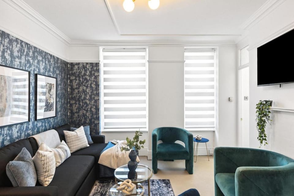 Stylish & Convenient Gem Pimlico Next London Eye Apartment in City of Westminster