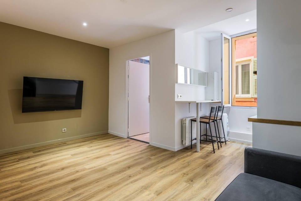 Communal lounge/ TV room, Living room