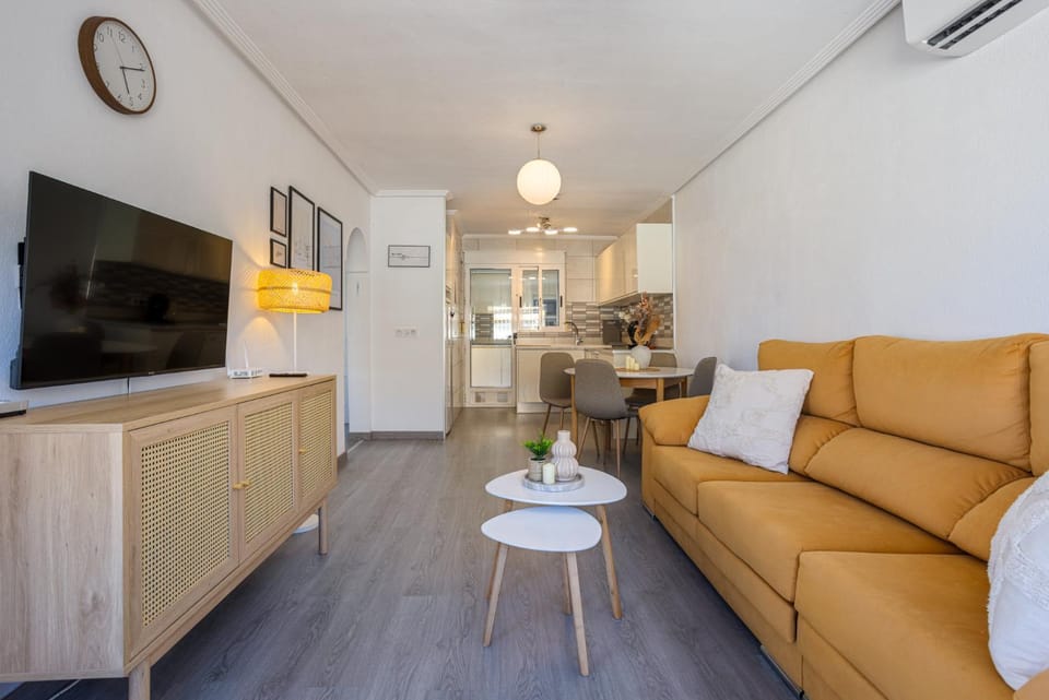 Communal lounge/ TV room, TV and multimedia, Living room, Seating area