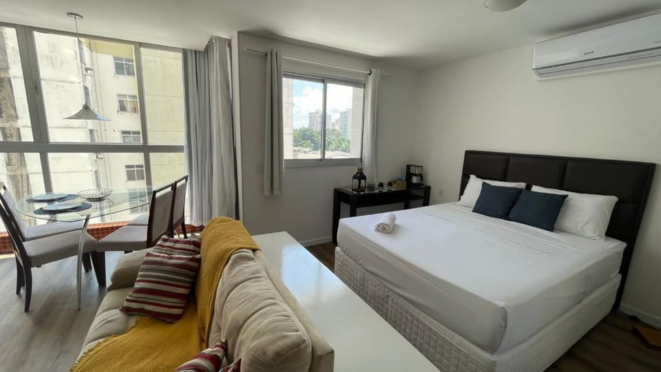 Bed, Coffee/tea facilities, Living room, Bedroom