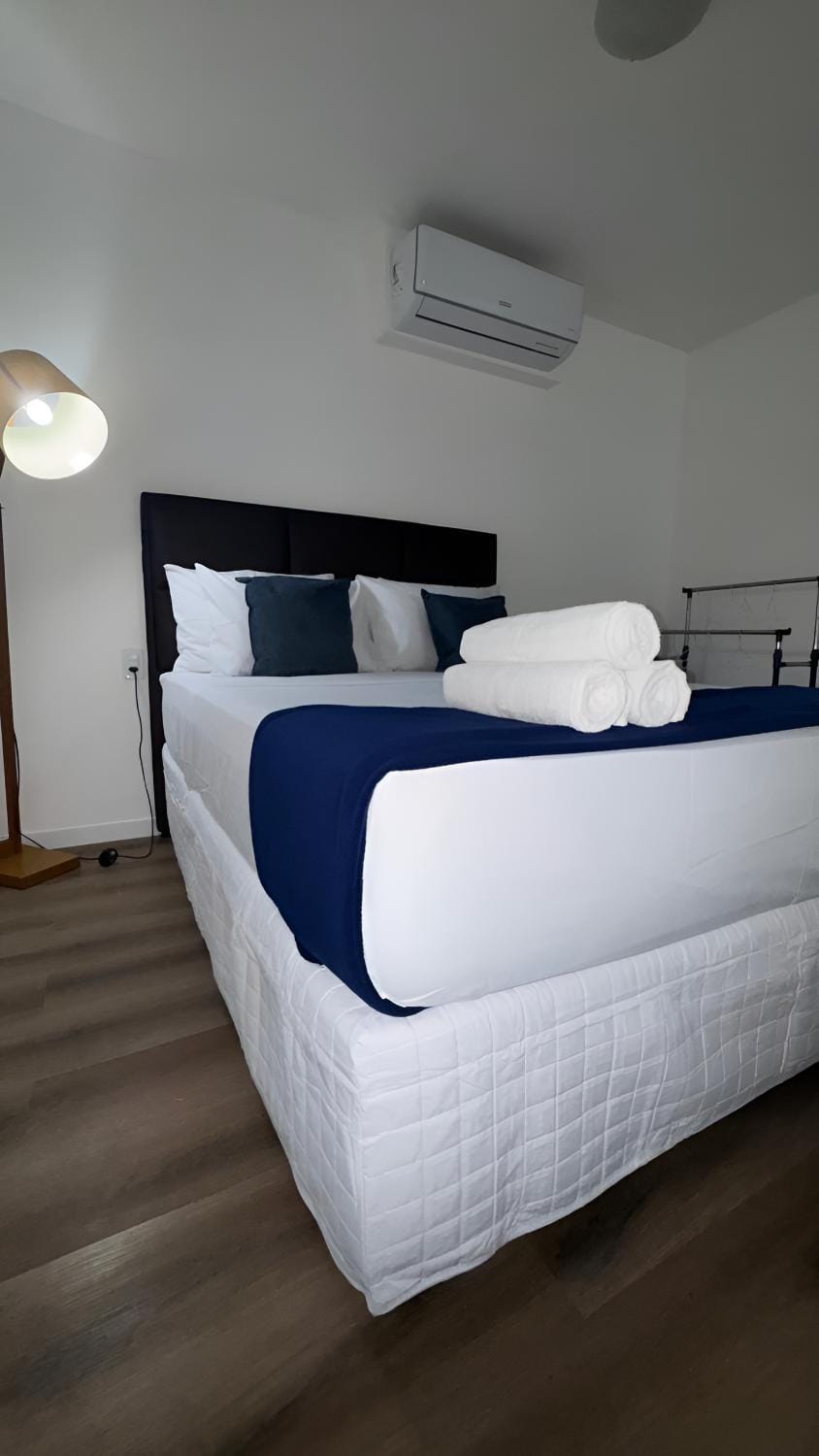Bed, Photo of the whole room, Bedroom, air conditioner