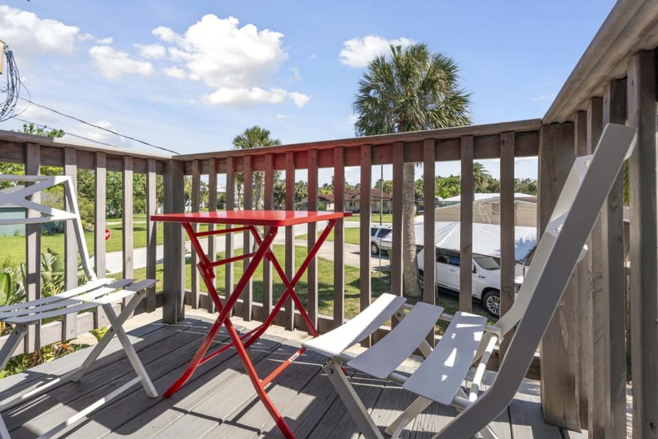 Walk to Downtown | Hot Tub, Games, 4min to Beach Apartment in Saint Augustine