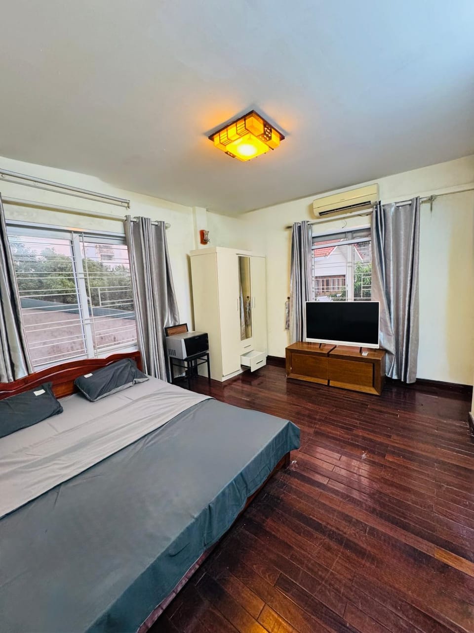 Viet Home Stay Nghi Tam 2- Westlake Haven Apartment in Laos