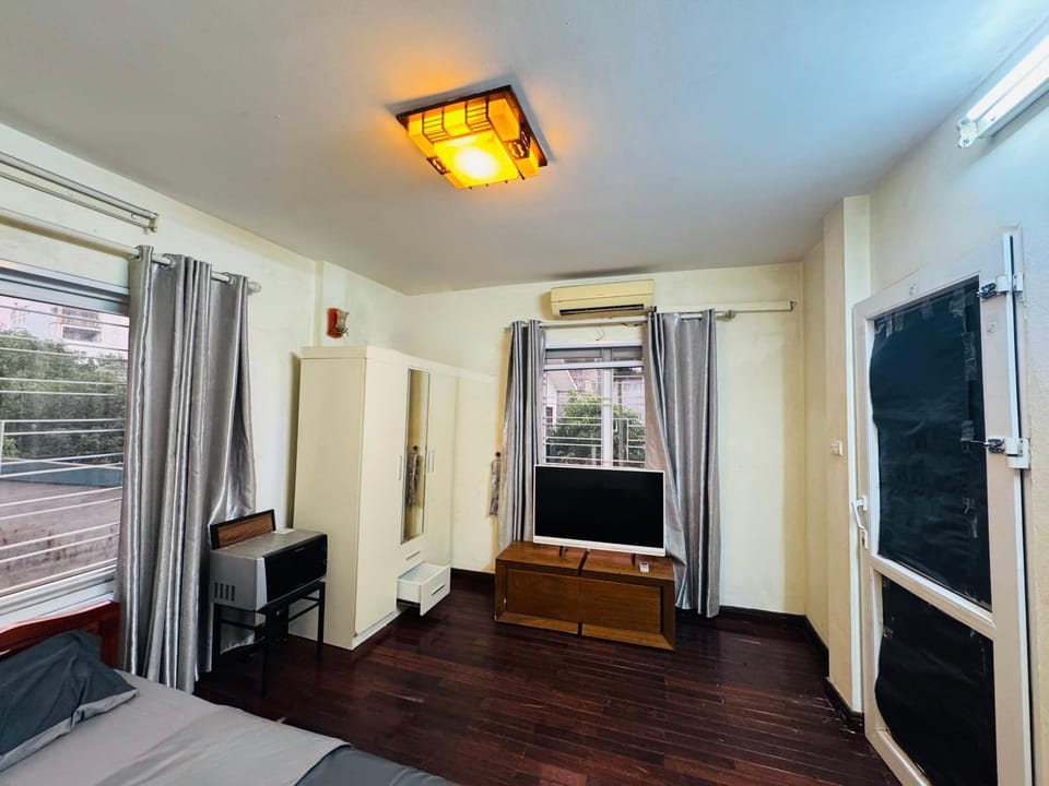 Viet Home Stay Nghi Tam 2- Westlake Haven Apartment in Laos