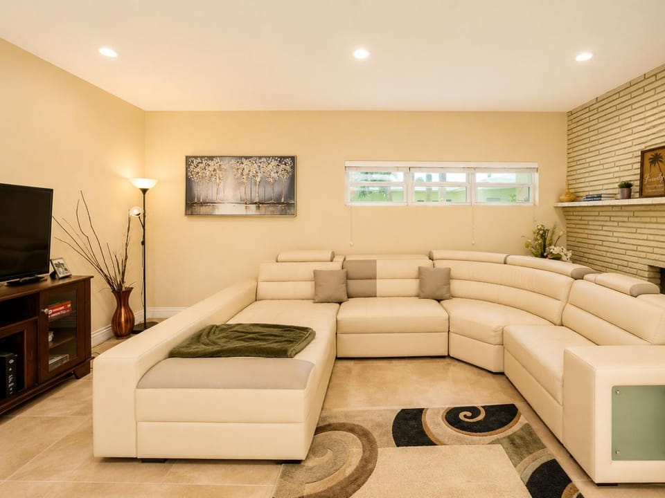 Communal lounge/ TV room