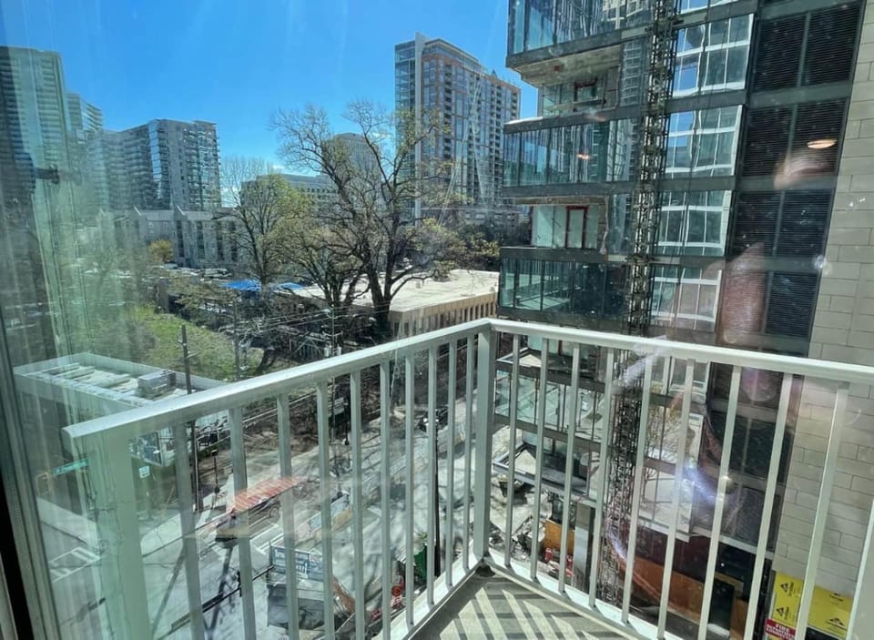 Mid-town Luxury AptHigh RiseGymPoolParking Apartment in Atlanta