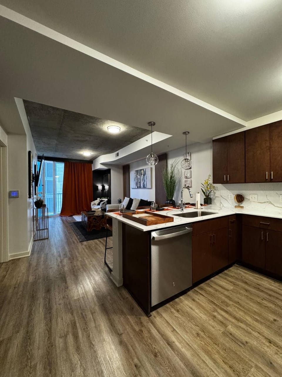 Mid-town Luxury AptHigh RiseGymPoolParking Apartment in Atlanta