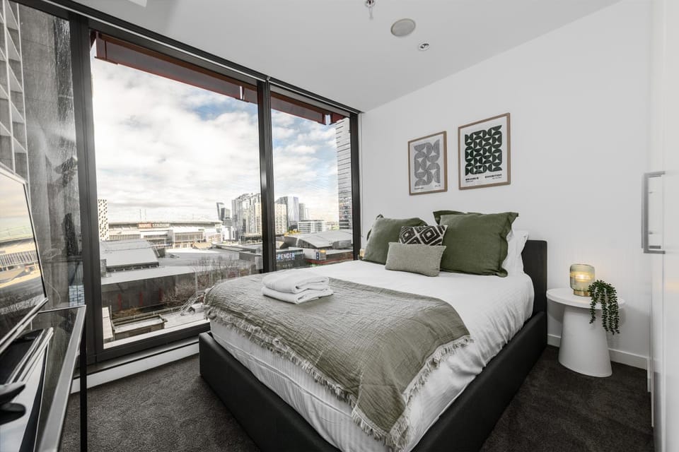 Property building, Bed, Bedroom, towels