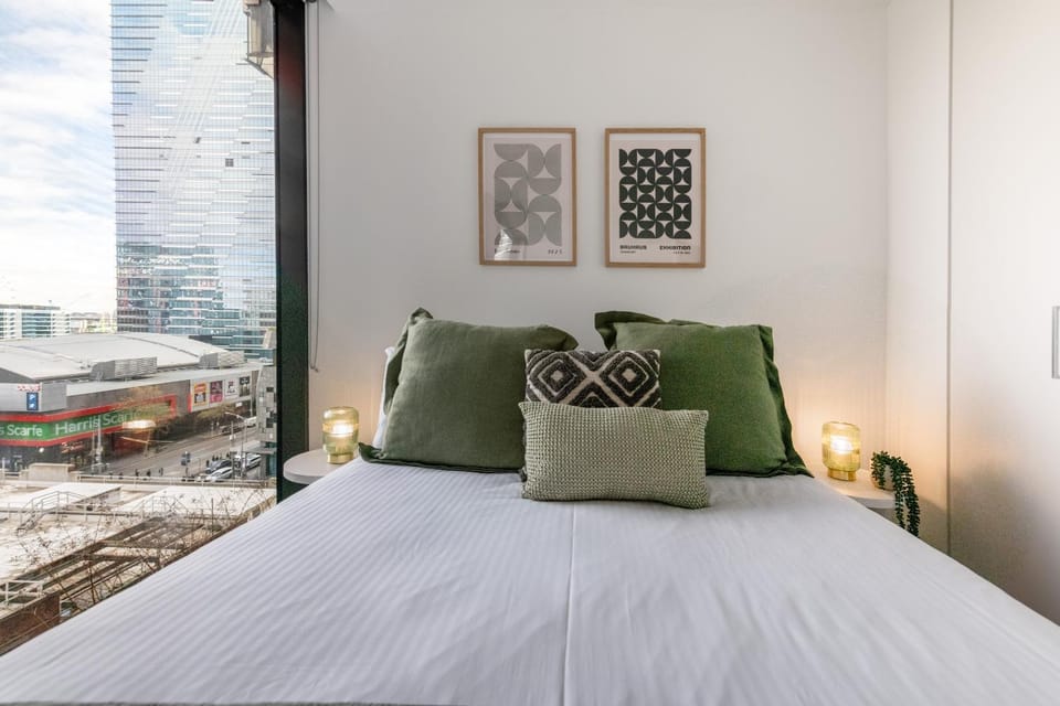 Property building, Bed, Bedroom