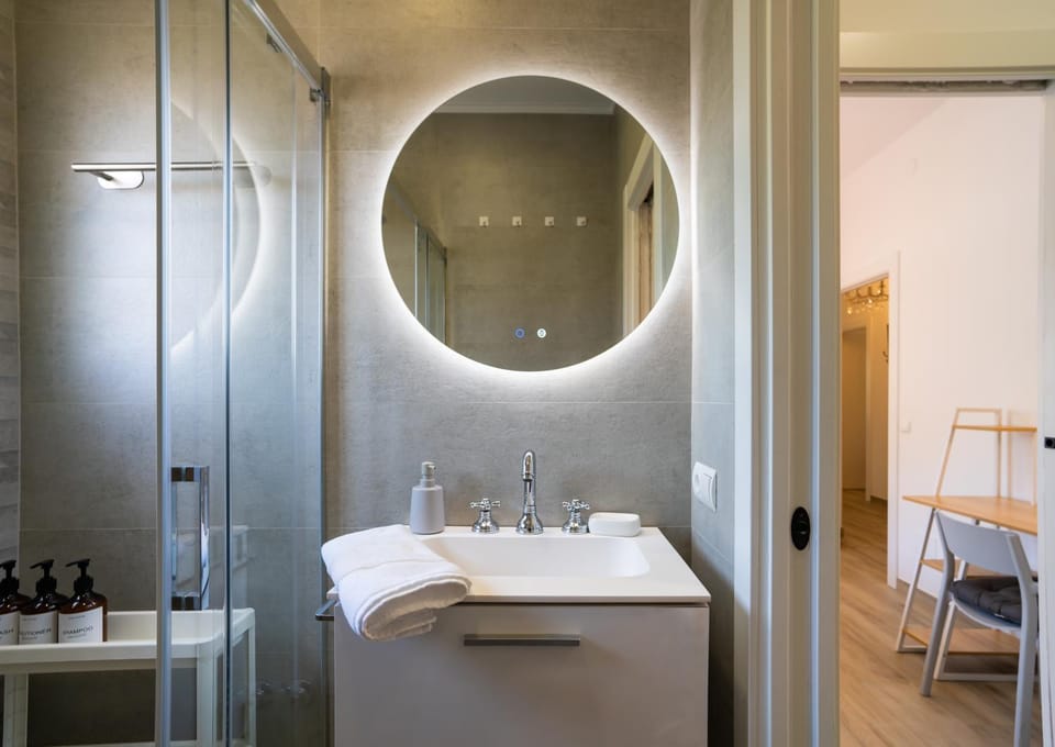 Shower, Bathroom, towels