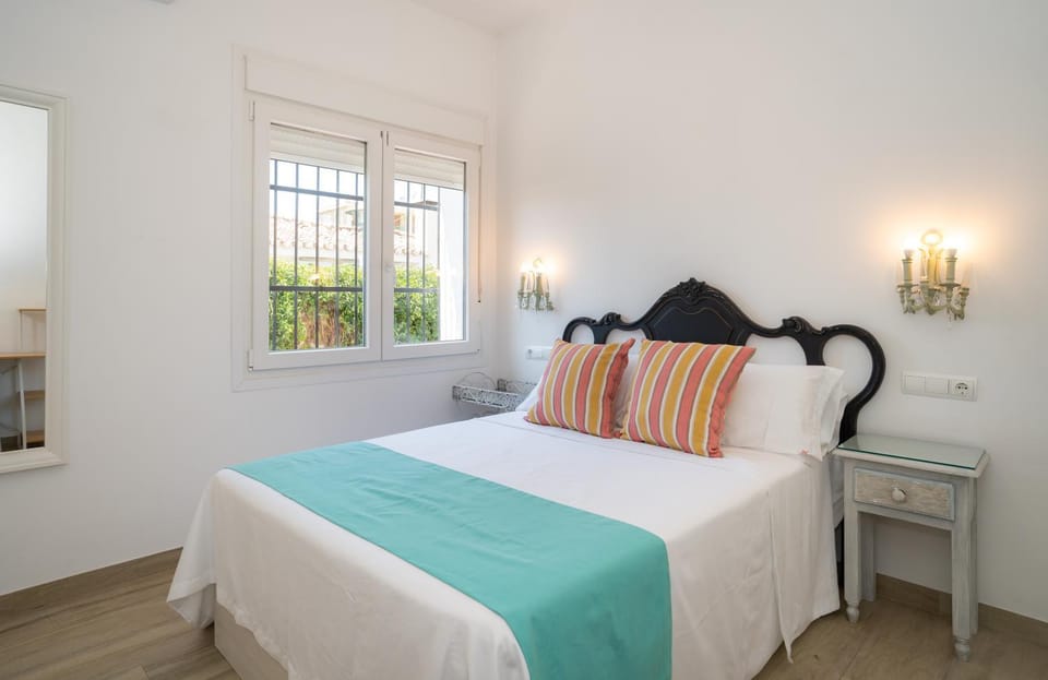 Bed, Bedroom, air conditioner