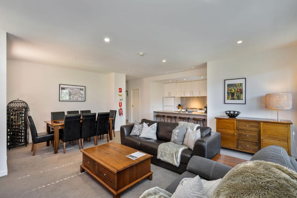 Kitchen or kitchenette, Living room, Dining area