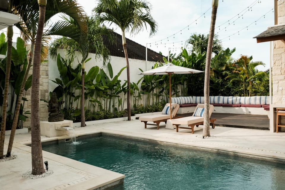 Patio, Garden view, Swimming pool, Swimming pool, sunbed
