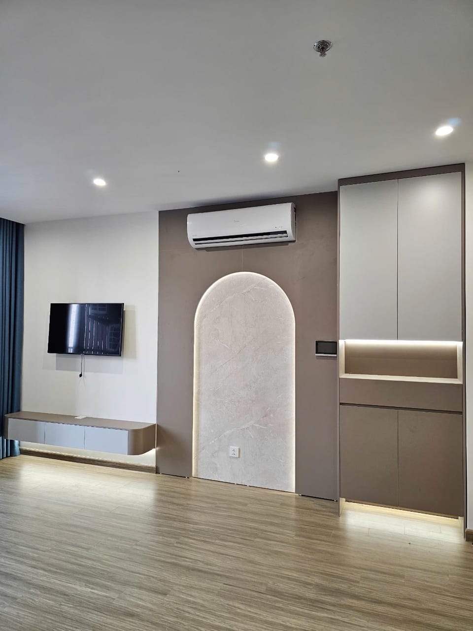 TV and multimedia, air conditioner