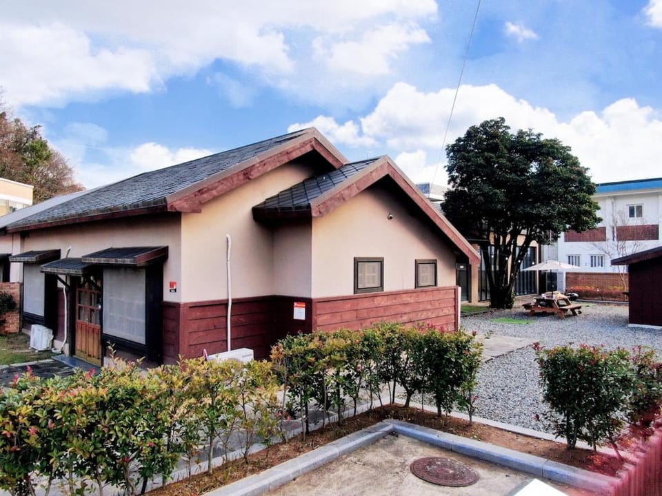 Property building, Day