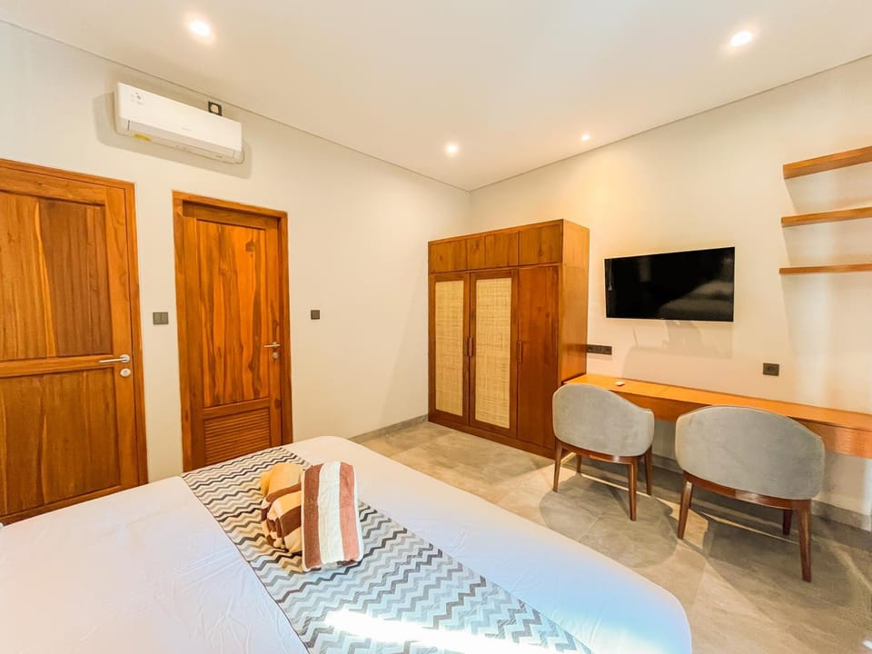 Bed, Photo of the whole room, Bedroom, wardrobe, air conditioner