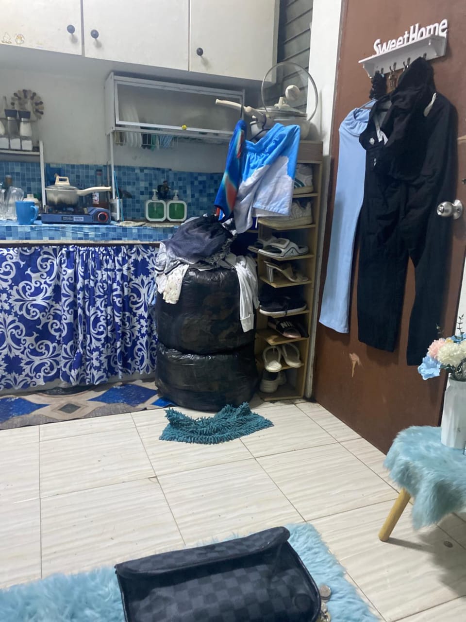 JhovenD Apartment in Las Pinas