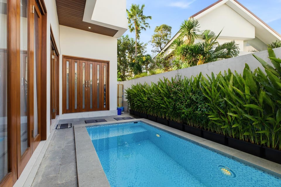 Property building, Day, Garden, Garden view, Pool view, Swimming pool