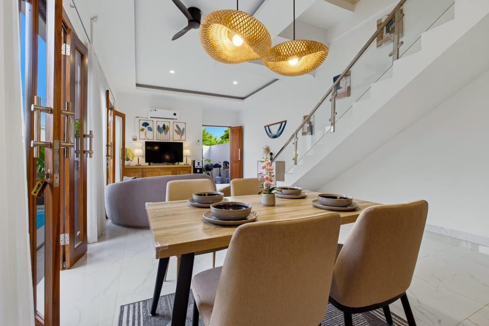 TV and multimedia, Kitchen or kitchenette, Living room, Seating area, Dining area
