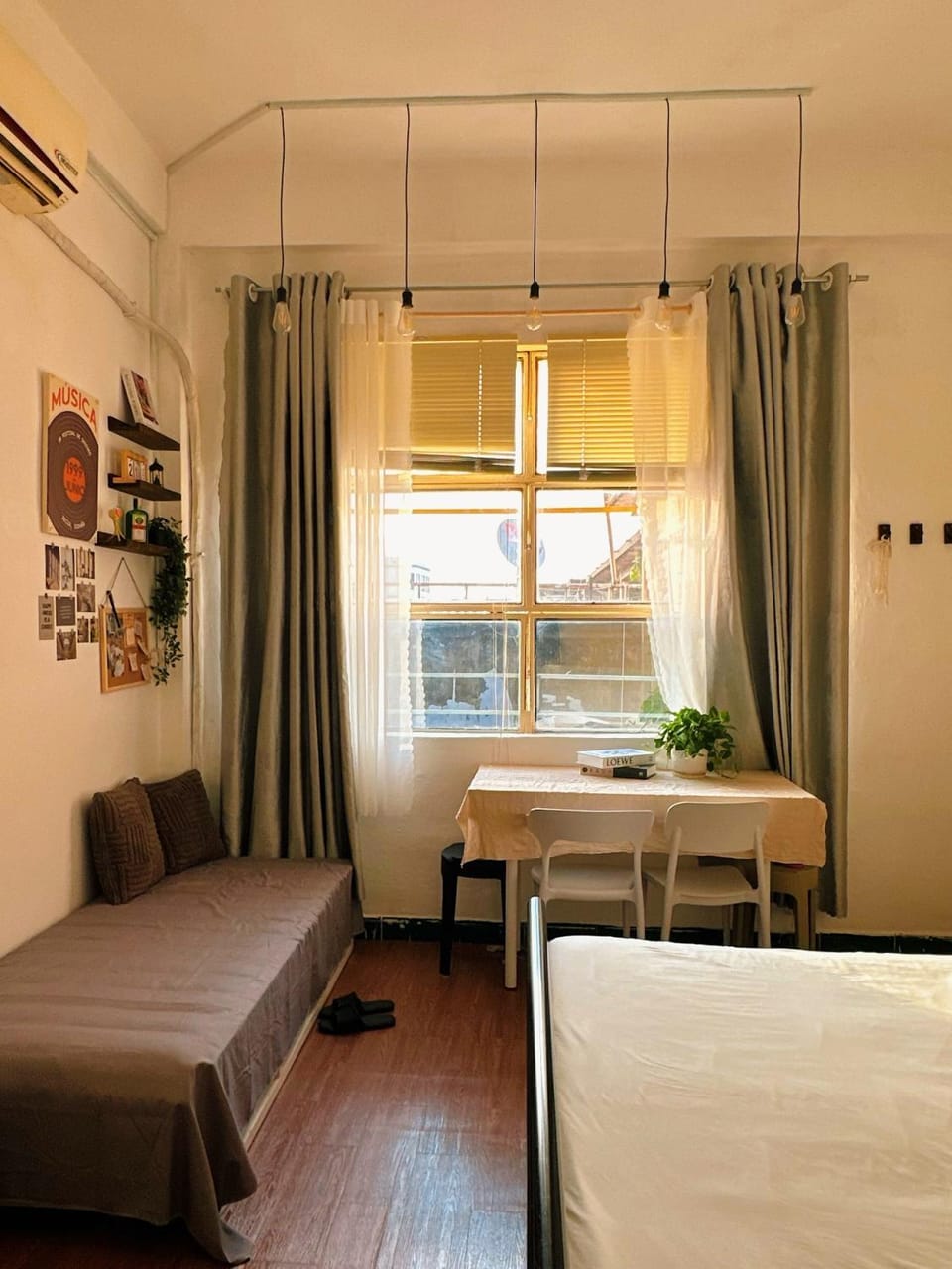 Photo of the whole room