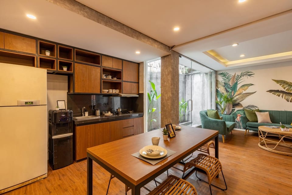 Kitchen or kitchenette, Living room