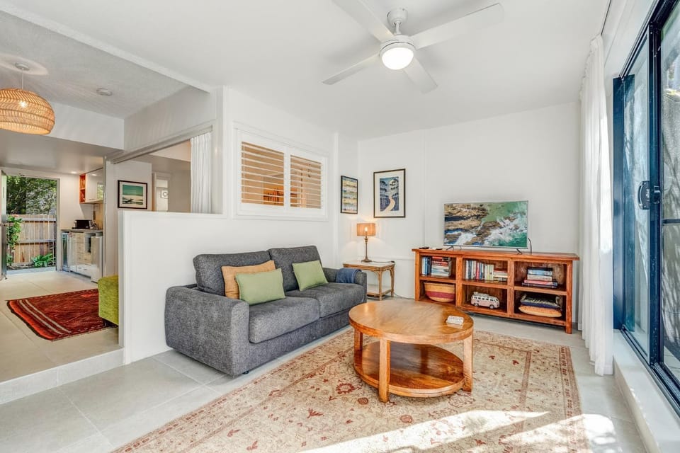 Sea Whisper, Apartment 6 at Julians Apartments Apartment in Byron Bay