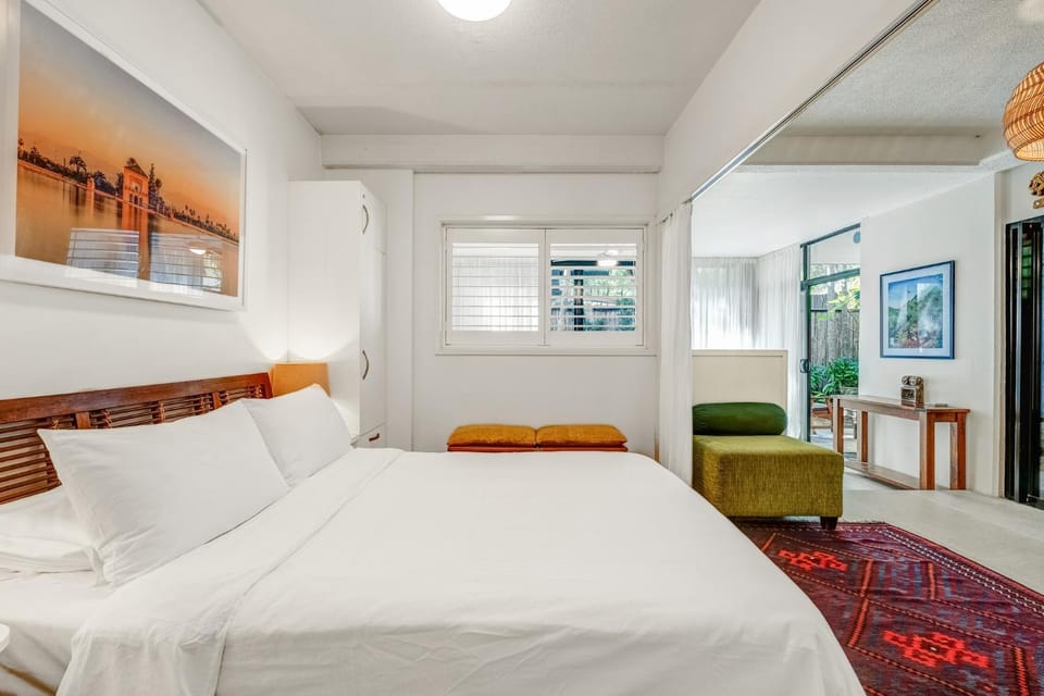 Sea Whisper, Apartment 6 at Julians Apartments Apartment in Byron Bay