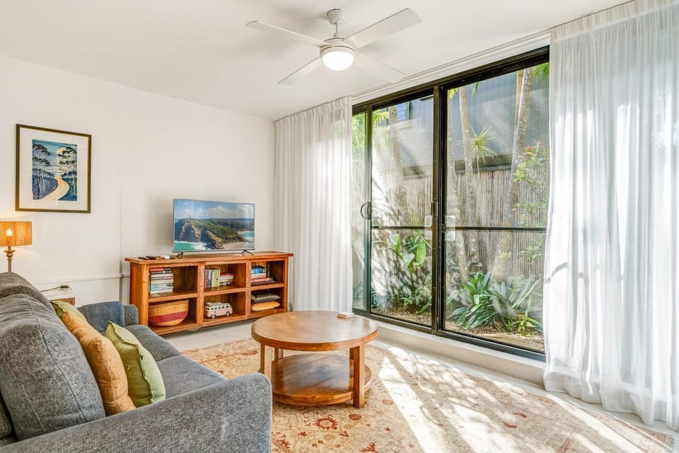 Sea Whisper, Apartment 6 at Julians Apartments Apartment in Byron Bay