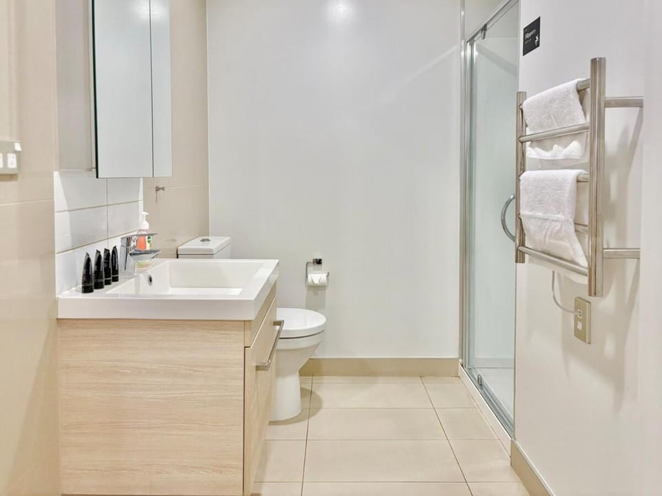 High-Floor 2BR Apartment Near Sky Tower Pool Gym V182 Apartment in Auckland