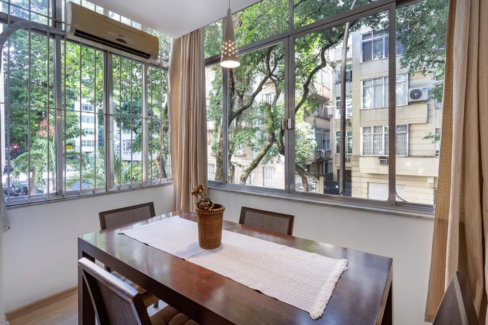 Day, Dining area