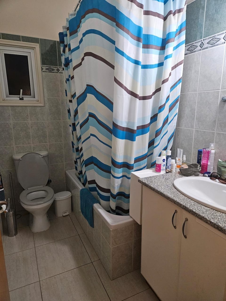 Toilet, Bathroom, towels