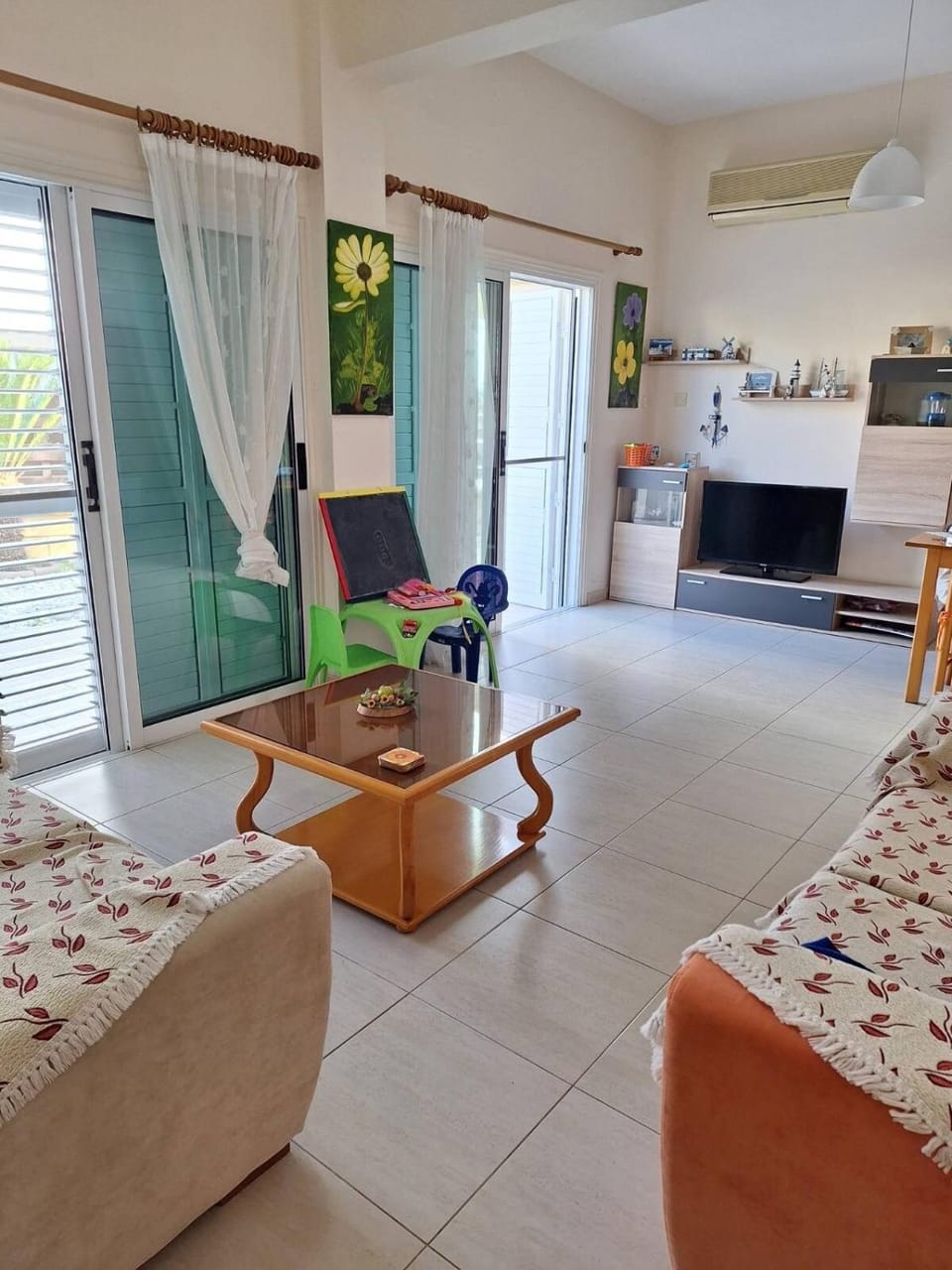 Living room, Seating area