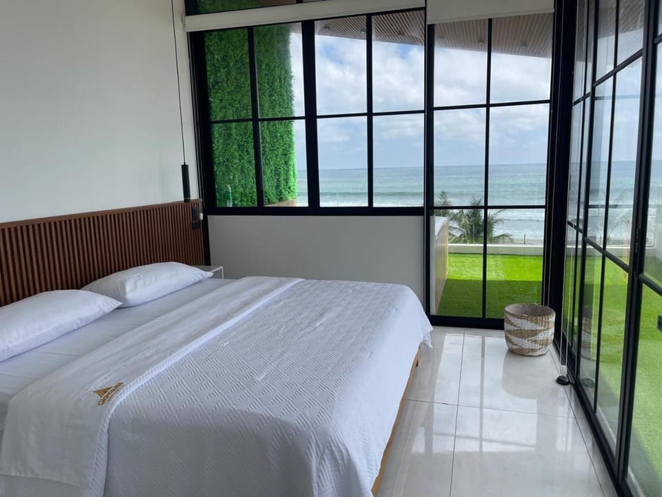Bed, Natural landscape, Photo of the whole room, Bedroom