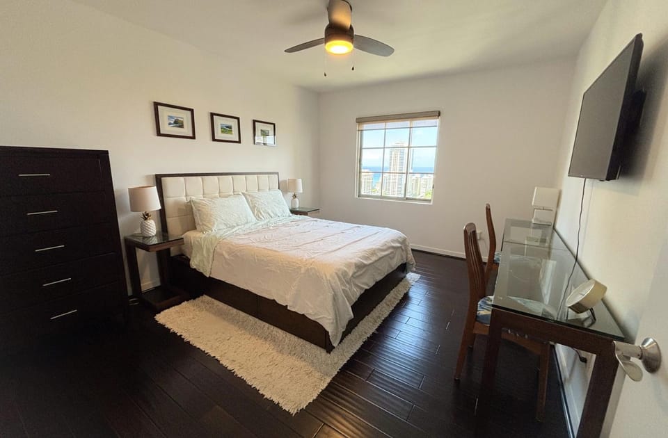 Breathtaking Ocean View 2-Bedroom LK condo Apartment in McCully-Moiliili