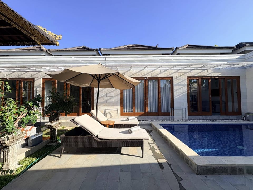 Property building, Balcony/Terrace, Swimming pool