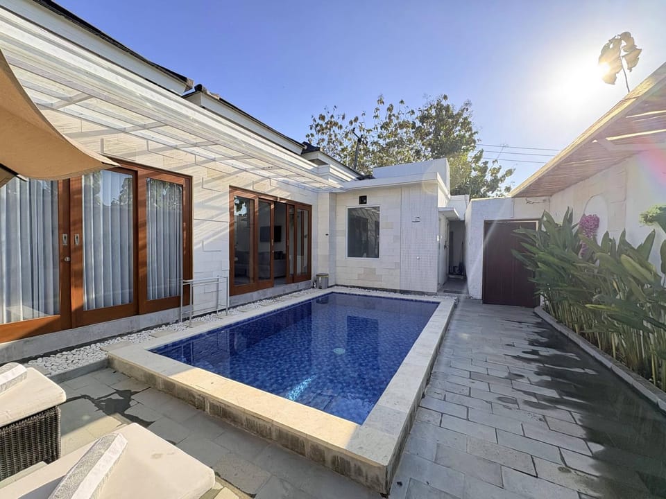 Property building, Swimming pool
