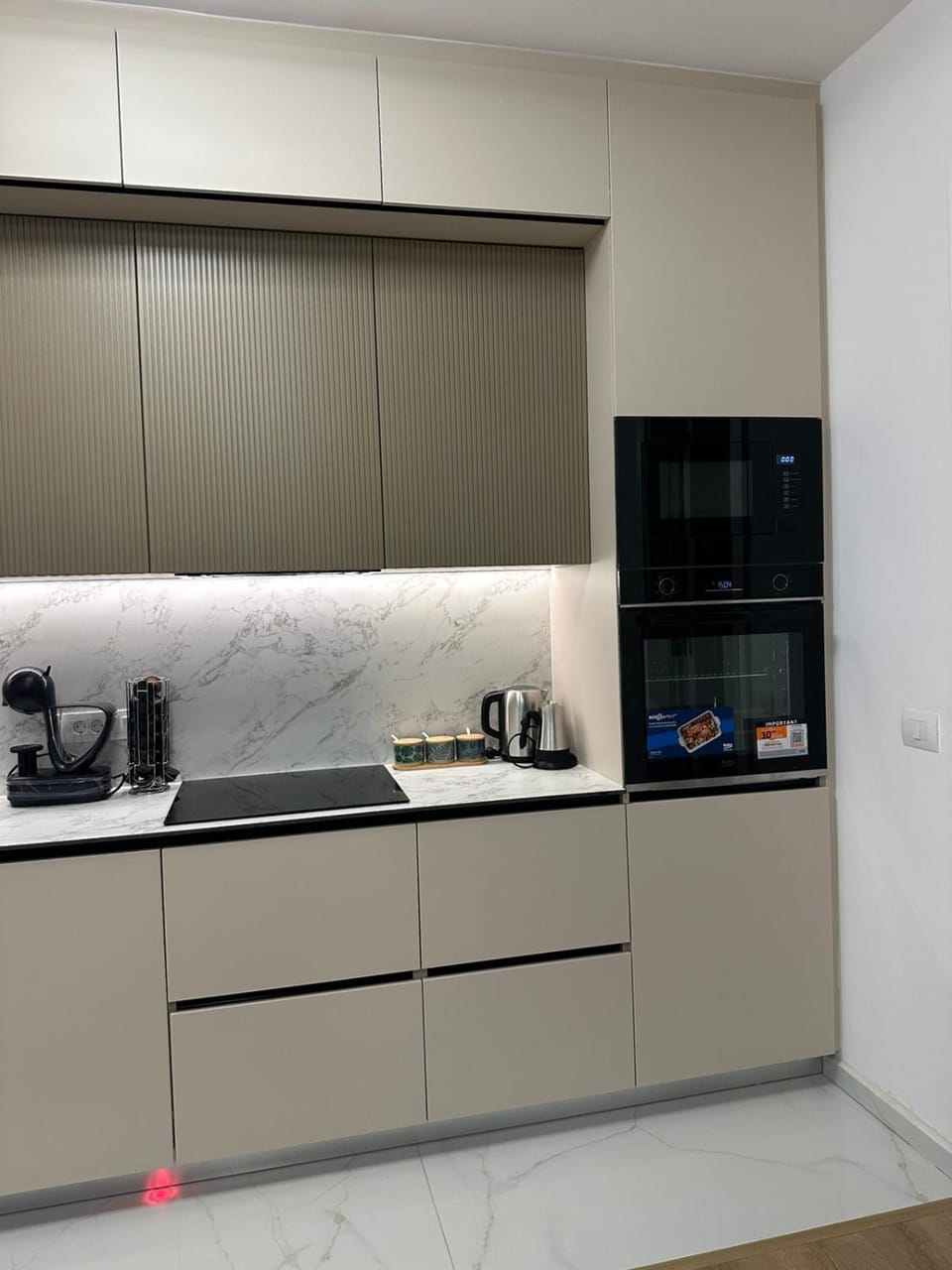 Coffee/tea facilities, Kitchen or kitchenette, minibar, stove