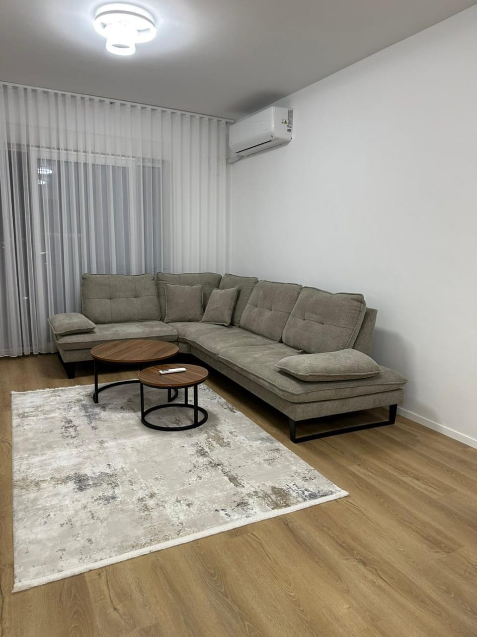 Living room, Seating area, air conditioner