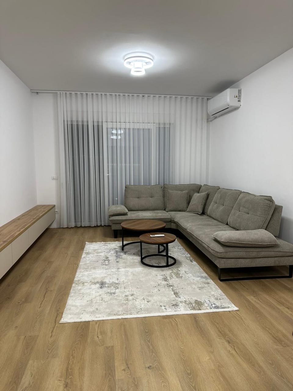 Living room, Seating area, air conditioner