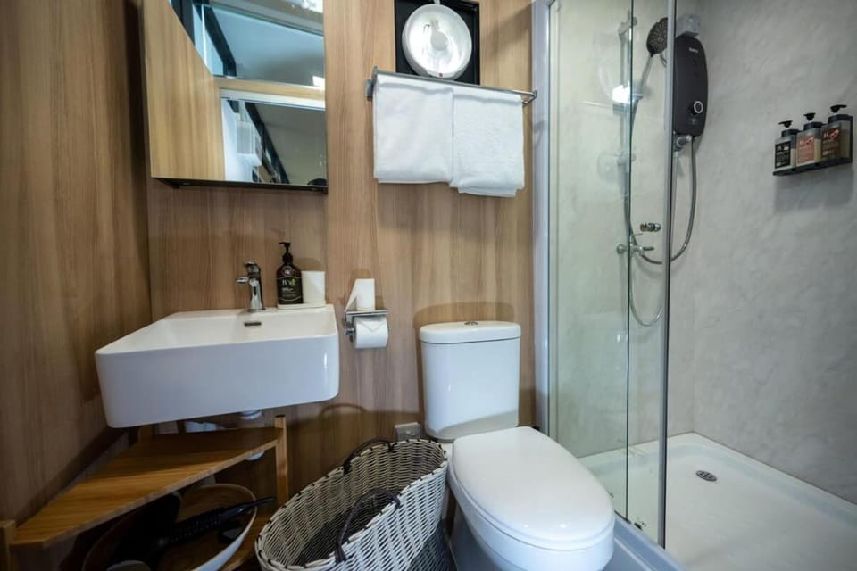 Shower, Bathroom, Bath, towels