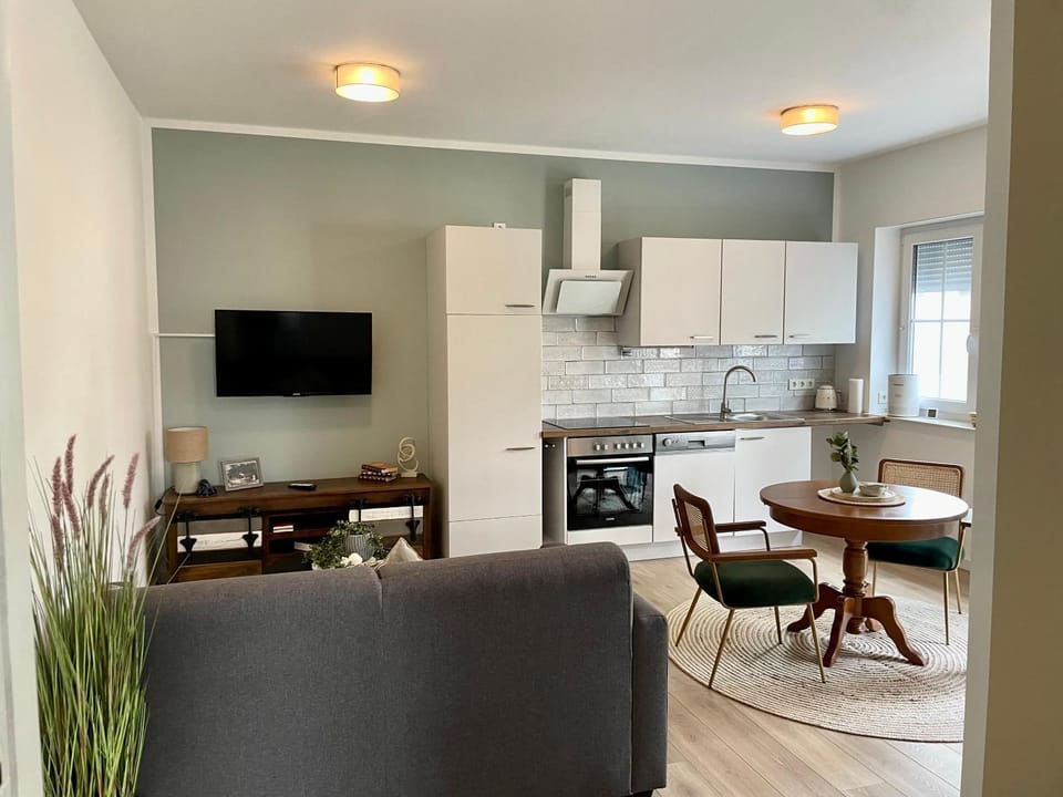 TV and multimedia, Kitchen or kitchenette, Living room, Seating area