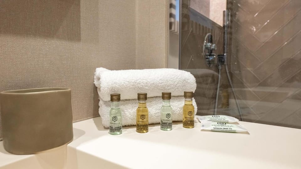 Shower, Bathroom, towels