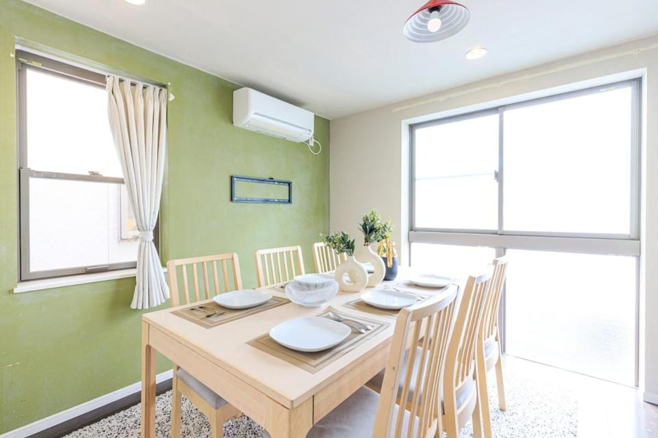 Living room, Dining area, air conditioner