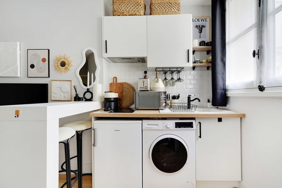 Kitchen or kitchenette, oven