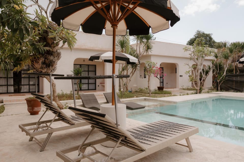 Day, Pool view, Swimming pool, sunbed