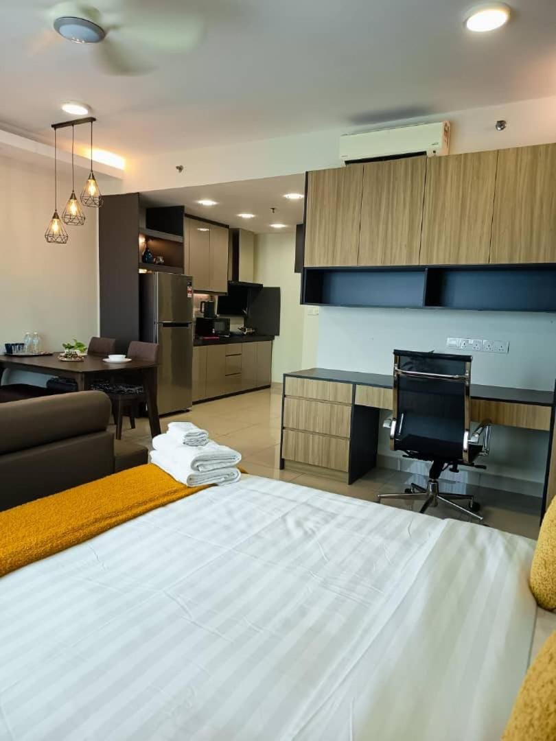 Cozy Haven Middlemist's Red Suite at Trefoil Apartment in Selangor, Malaysia